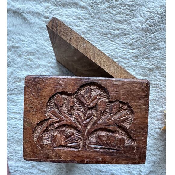 Carved Wooden Box - Vintage 5 1/2x 2 1/4x 3 1/4 - Picture 6 of 7